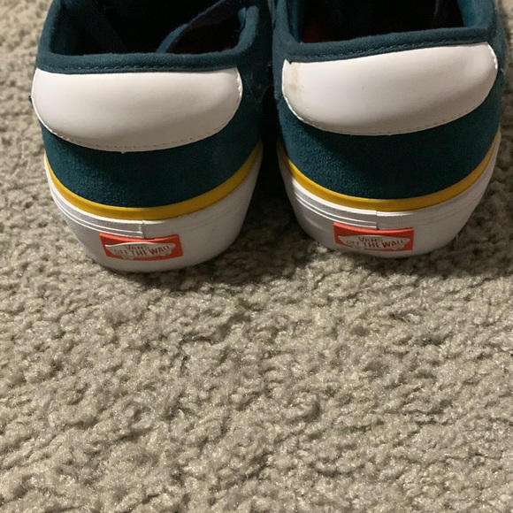 Men’s size 12 vans shoes great condition - Picture 3 of 5